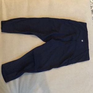 Lululemon  navy blue 17” crop